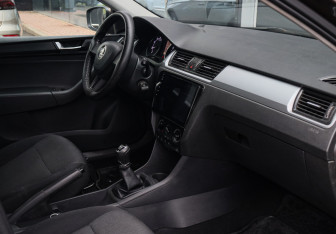 Подержанный автомобиль Skoda Rapid Liftback 2018 года (7 фото)