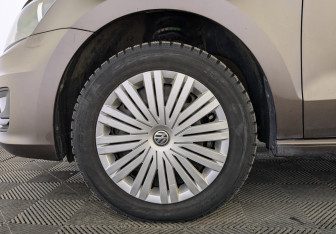 Подержанный автомобиль Volkswagen Polo Sedan 2017 года (18 фото)