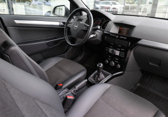 Подержанный автомобиль Opel Astra Wagon 2013 года (10 фото)