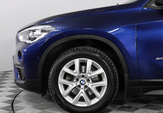 Подержанный автомобиль BMW X1 2017 года (8 фото)