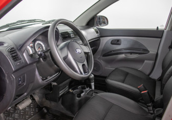 Подержанный автомобиль Kia Picanto 2010 года (9 фото)