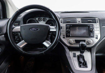 Подержанный автомобиль Ford Kuga 2012 года (9 фото)