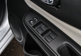 Подержанный автомобиль Nissan Note 2016 года (13 фото)