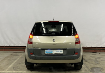 Подержанный автомобиль Renault Scenic 2007 года (6 фото)