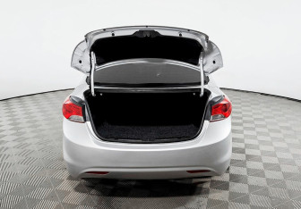 Подержанный автомобиль Hyundai Elantra Sedan 2013 года (12 фото)