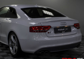 Подержанный автомобиль Audi S5 Coupe 2010 года (26 фото)