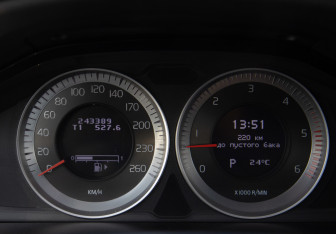 Подержанный автомобиль Volvo XC60 2012 года (9 фото)