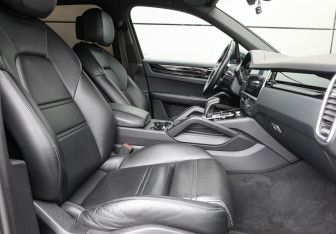 Подержанный автомобиль Porsche Cayenne 2018 года (8 фото)