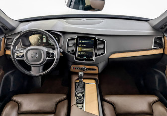 Подержанный автомобиль Volvo XC90 2021 года (14 фото)