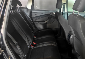 Подержанный автомобиль Ford Kuga 2018 года (10 фото)