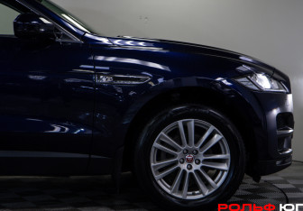 Подержанный автомобиль Jaguar F-Pace 2017 года (25 фото)