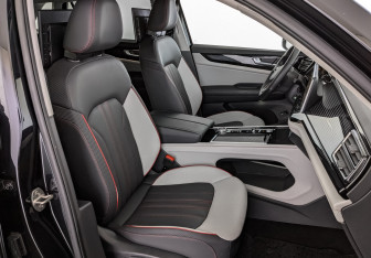 Подержанный автомобиль Volkswagen Teramont 2023 года (23 фото)