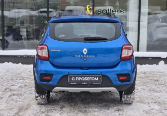 Подержанный автомобиль Renault Sandero 2018 года (7 фото)