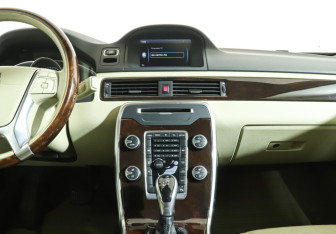 Подержанный автомобиль Volvo S80 2014 года (15 фото)