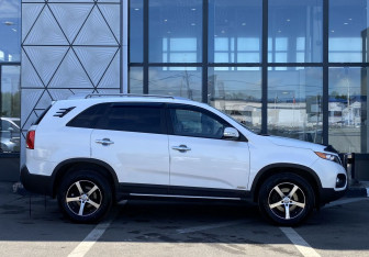 Подержанный автомобиль Kia Sorento 2012 года (4 фото)