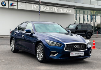 Подержанный автомобиль Infiniti Q50 2018 года (3 фото)