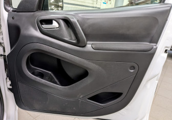 Подержанный автомобиль Citroen Berlingo 2022 года (23 фото)