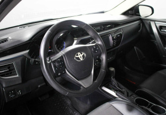 Подержанный автомобиль Toyota Corolla Sedan 2016 года (8 фото)