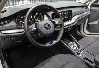 Подержанный автомобиль Skoda Octavia Liftback 2020 года (15 фото)