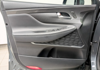 Подержанный автомобиль Hyundai Santa Fe 2022 года (19 фото)