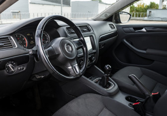 Подержанный автомобиль Volkswagen Jetta Sedan 2011 года (9 фото)