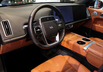 Подержанный автомобиль LiXiang L6 2024 года (10 фото)