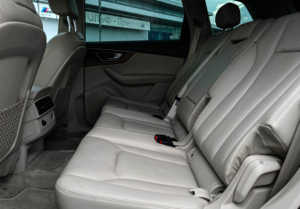 Подержанный автомобиль Audi Q7 2016 года (10 фото)