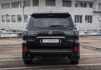 Подержанный автомобиль Lexus LX 2018 года (6 фото)