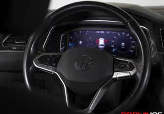 Подержанный автомобиль Volkswagen Tiguan 2021 года (13 фото)