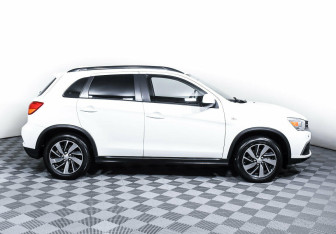 Подержанный автомобиль Mitsubishi ASX 2018 года (4 фото)