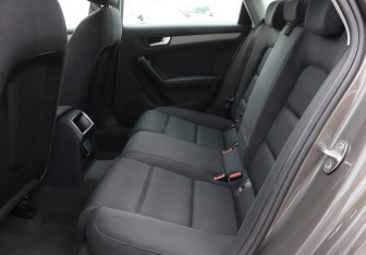 Подержанный автомобиль Audi A4 Sedan 2013 года (10 фото)