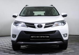 Подержанный автомобиль Toyota RAV4 2015 года (2 фото)