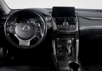 Подержанный автомобиль Lexus NX 2019 года (12 фото)