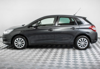 Подержанный автомобиль Citroen C4 Hatchback 2013 года (8 фото)