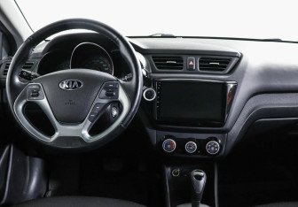 Подержанный автомобиль Kia Rio Hatchback 2016 года (7 фото)