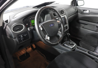 Подержанный автомобиль Ford Focus Hatchback 2006 года (5 фото)