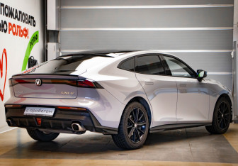 Подержанный автомобиль Changan UNI-V 2024 года (4 фото)