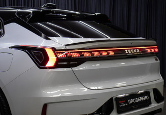 Подержанный автомобиль Zeekr 001 2023 года (25 фото)