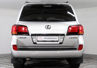 Подержанный автомобиль Lexus LX 2008 года (6 фото)
