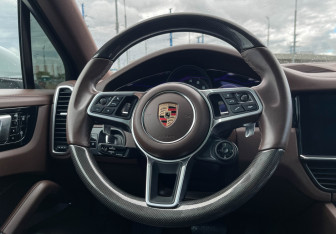 Подержанный автомобиль Porsche Cayenne 2020 года (14 фото)