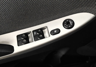 Подержанный автомобиль Hyundai Solaris Sedan 2012 года (13 фото)