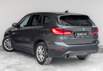 Подержанный автомобиль BMW X1 2020 года (7 фото)