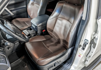 Подержанный автомобиль Toyota Land Cruiser Prado 2019 года (19 фото)