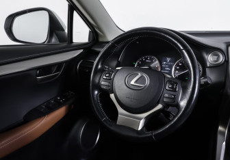 Подержанный автомобиль Lexus NX 2017 года (13 фото)