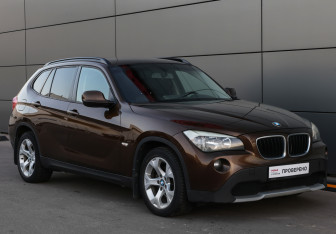 Подержанный автомобиль BMW X1 2011 года (3 фото)