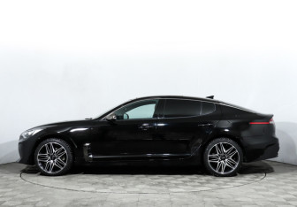 Подержанный автомобиль Kia Stinger 2023 года (8 фото)