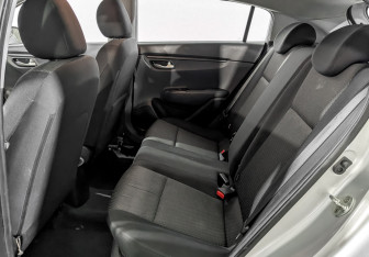 Подержанный автомобиль Kia Rio Hatchback 2021 года (11 фото)