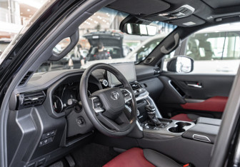 Новый Toyota Land Cruiser Suv 2025 (7 фото)