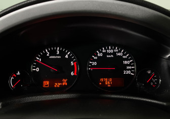 Подержанный автомобиль Nissan Pathfinder 2012 года (9 фото)