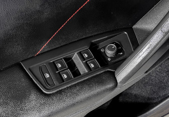 Подержанный автомобиль Volkswagen Tiguan 2021 года (30 фото)